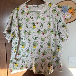 St. Patrick's Day Irish Leprechaun Pattern Scrub Top XL Shamrock Clover